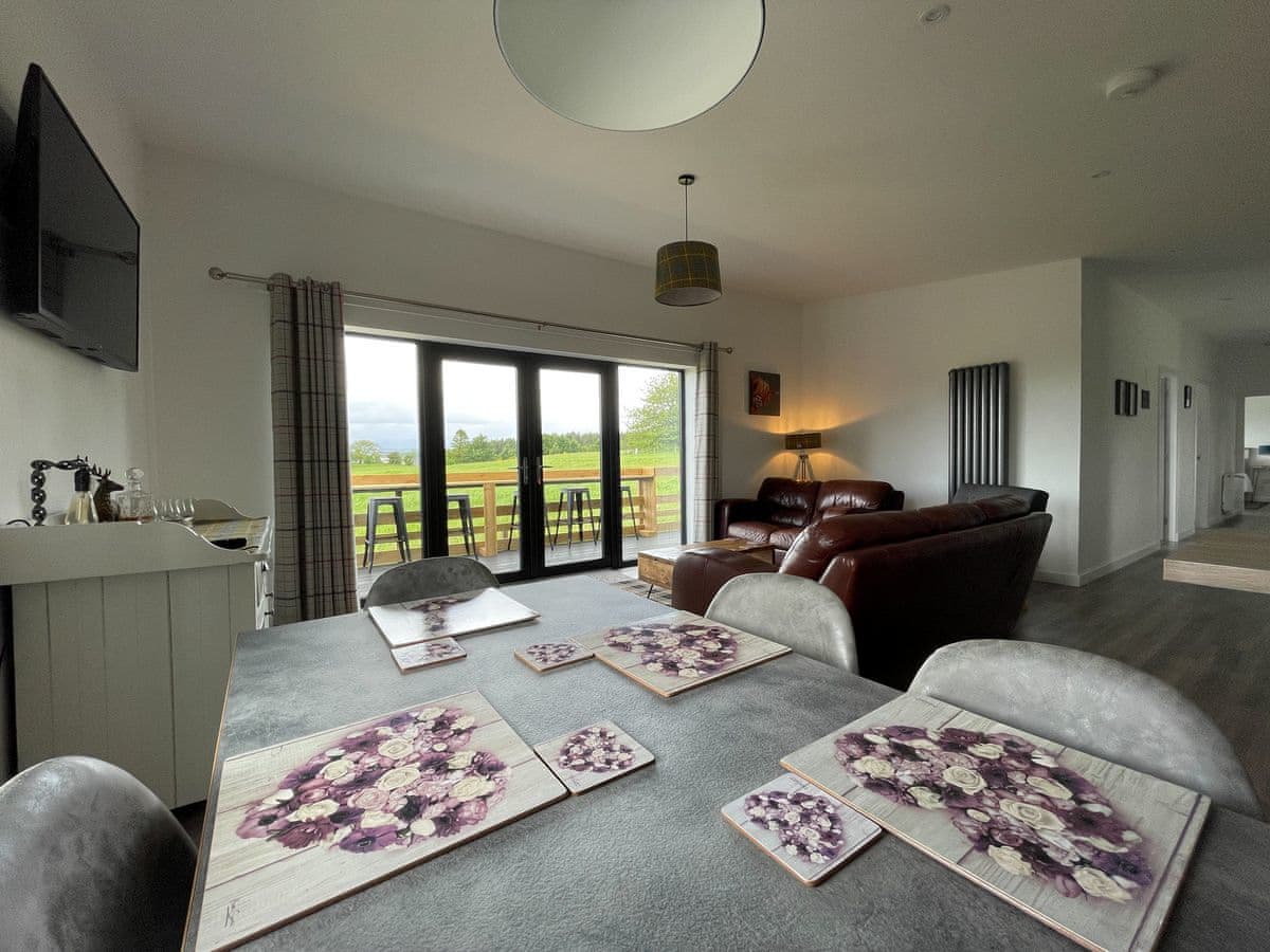 Willow Lodge, listing photograph 4
