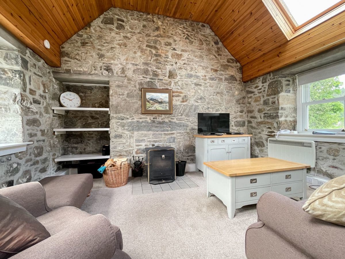 Strathconon Cottages - Glacour Studio, listing photograph 2