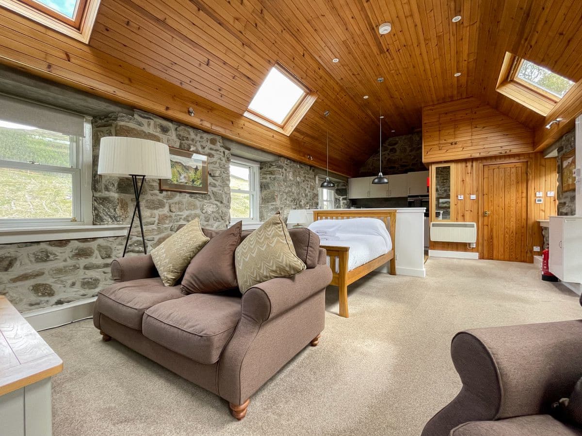 Strathconon Cottages - Glacour Studio, listing photograph 3