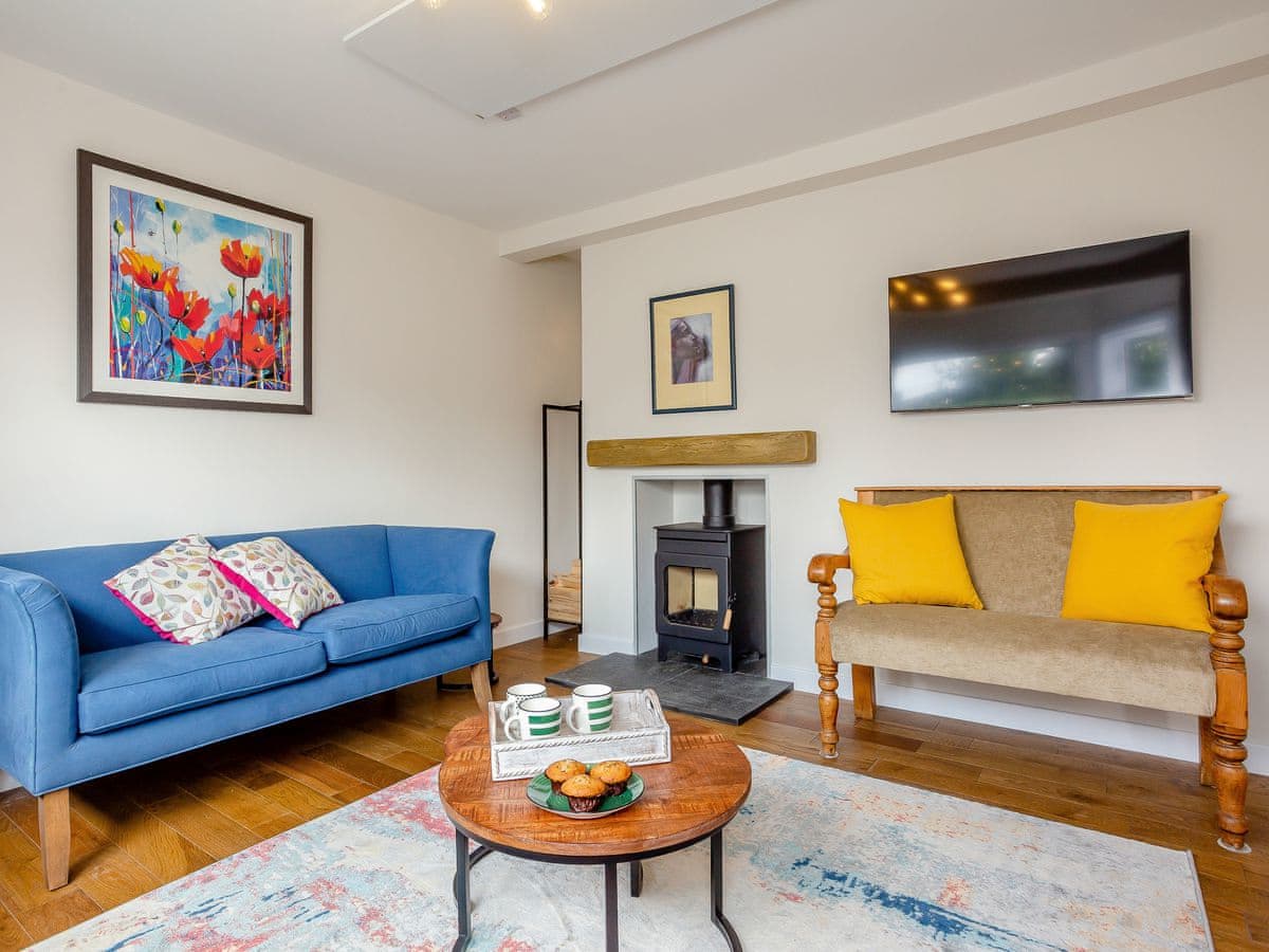 Woodford, listing photograph 2