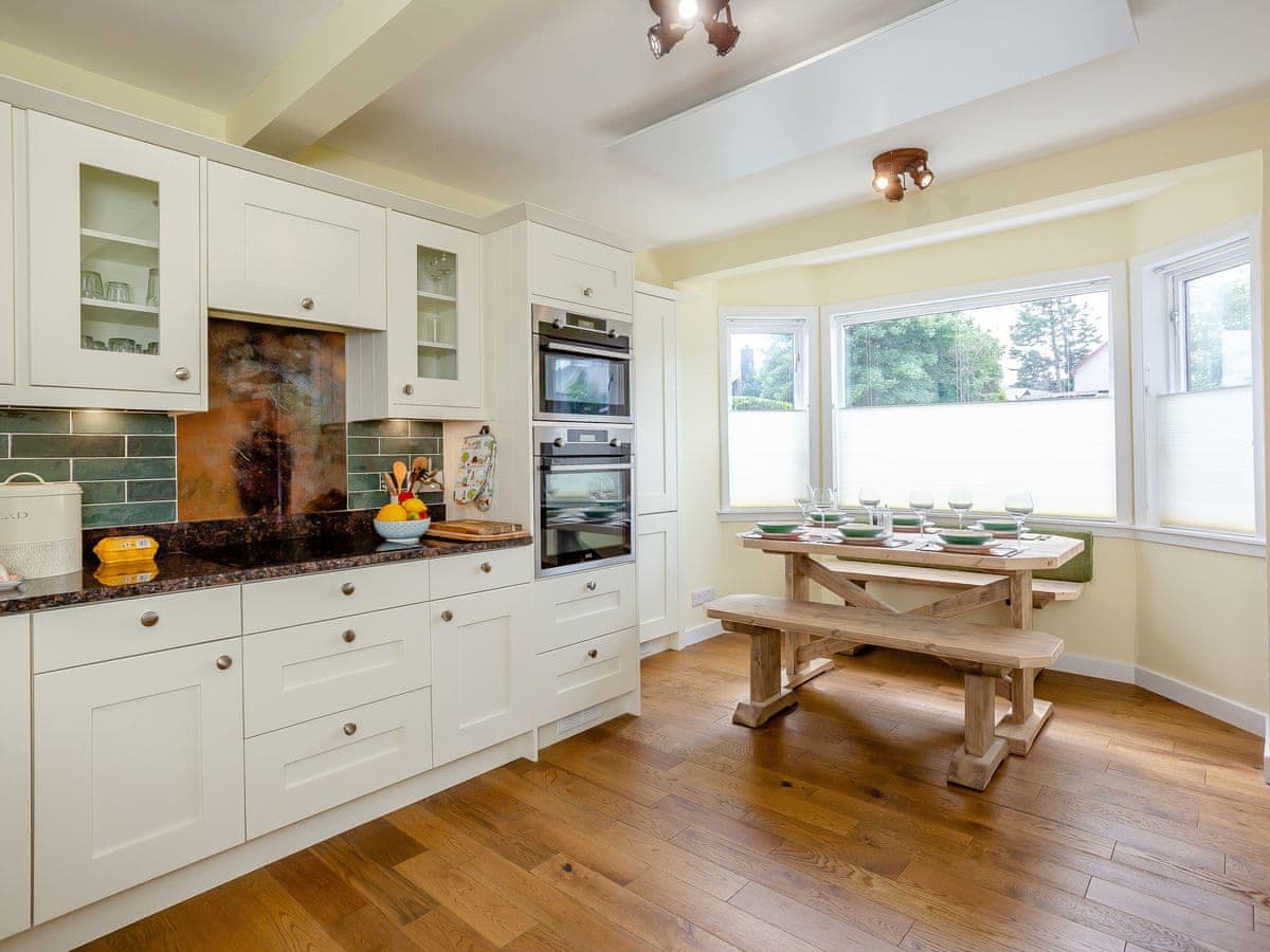Woodford, listing photograph 7