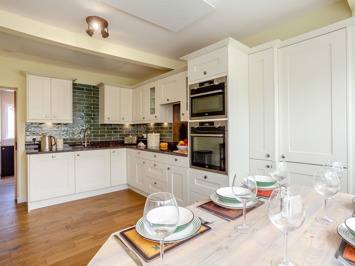 Woodford, listing photograph 9