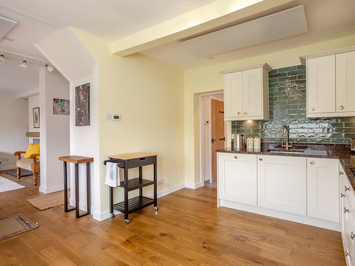 Woodford, listing photograph 11