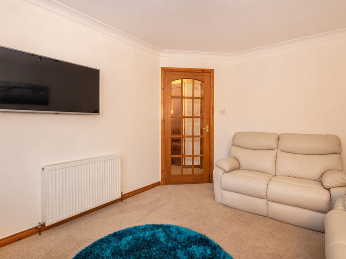 Holm Dell Apartment, listing photograph 4
