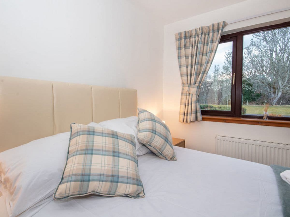Holm Dell Apartment, listing photograph 10