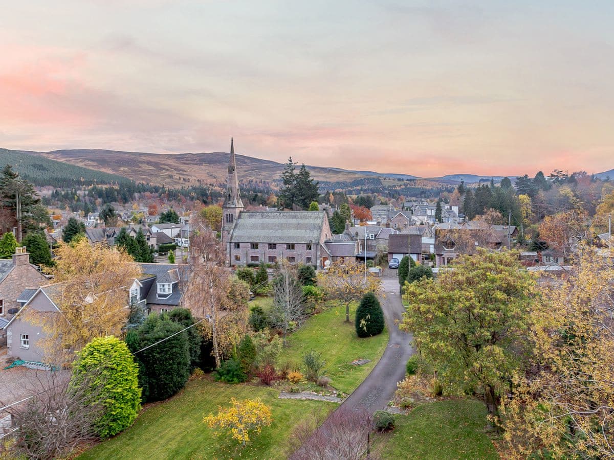 Craigendarroch House, listing photograph 3