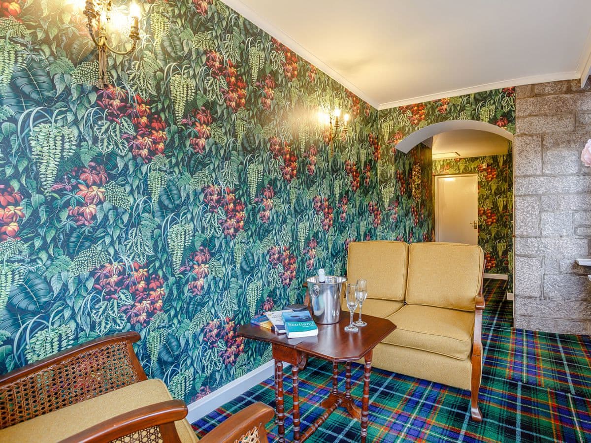 Craigendarroch House, listing photograph 11