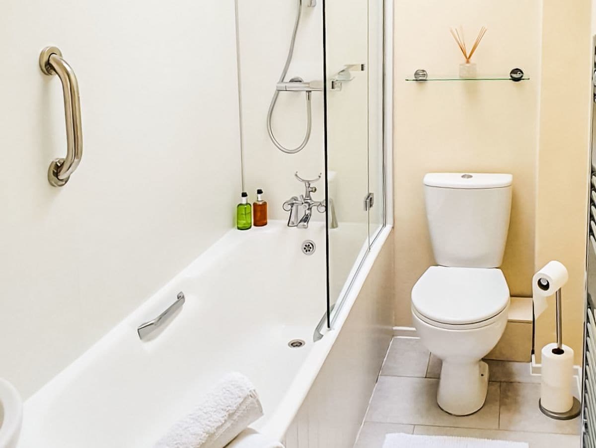 Elmwood East, listing photograph 11