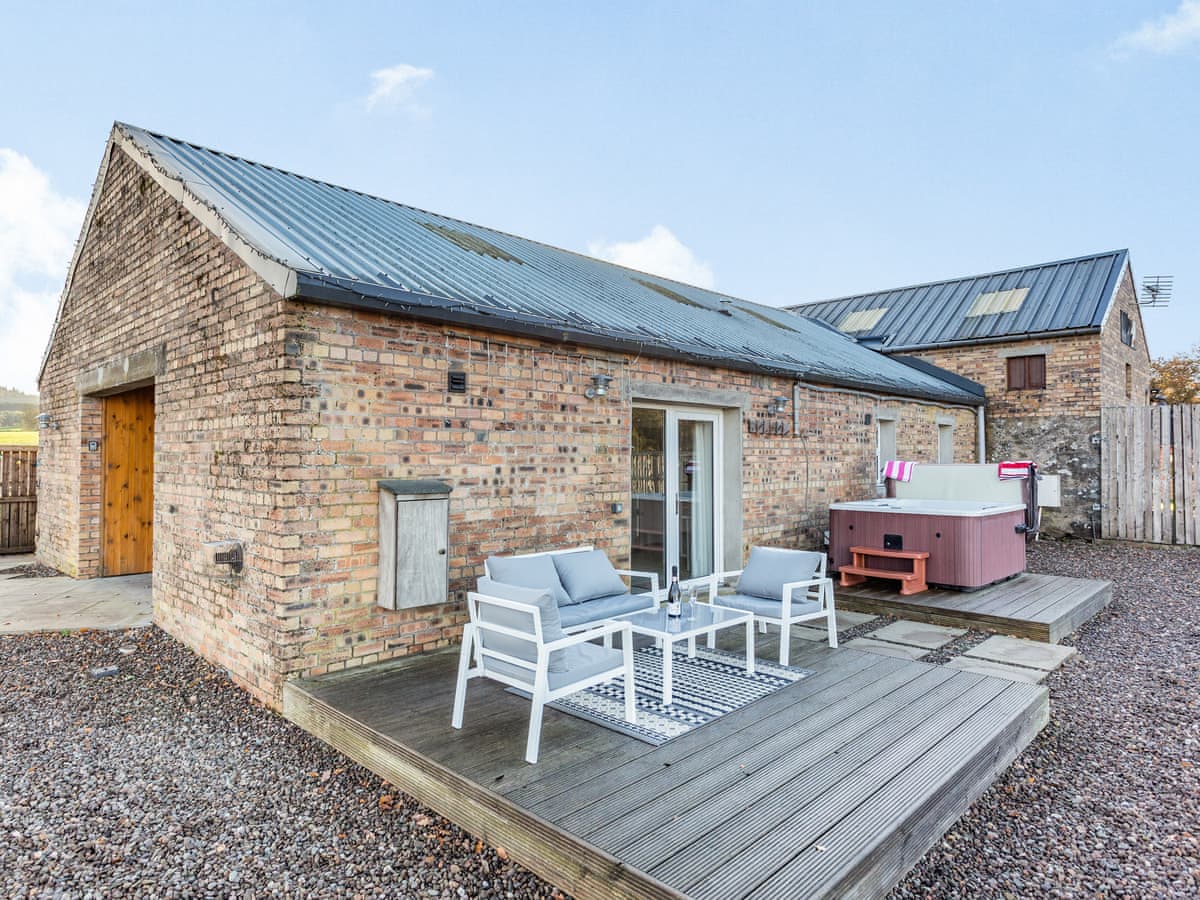 Woodend Barn, listing photograph 2