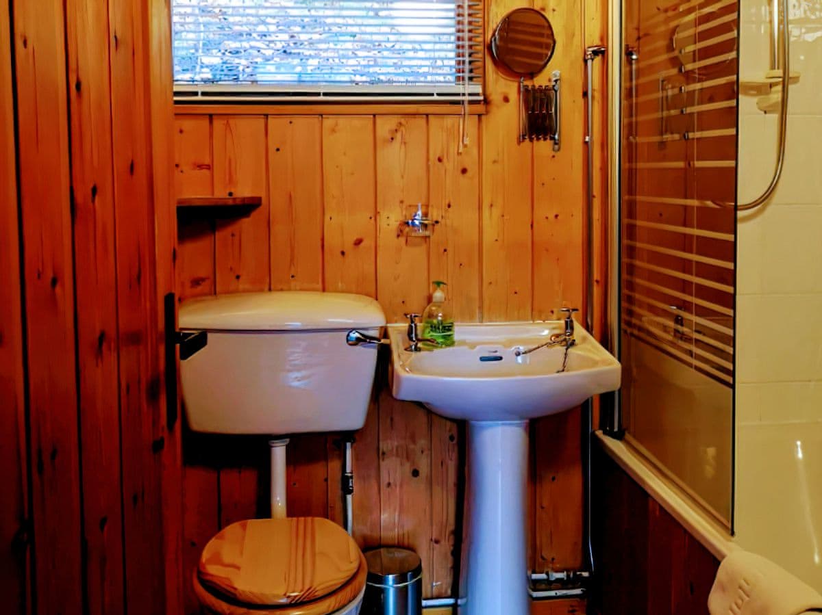 Conifer Chalet 5, listing photograph 9