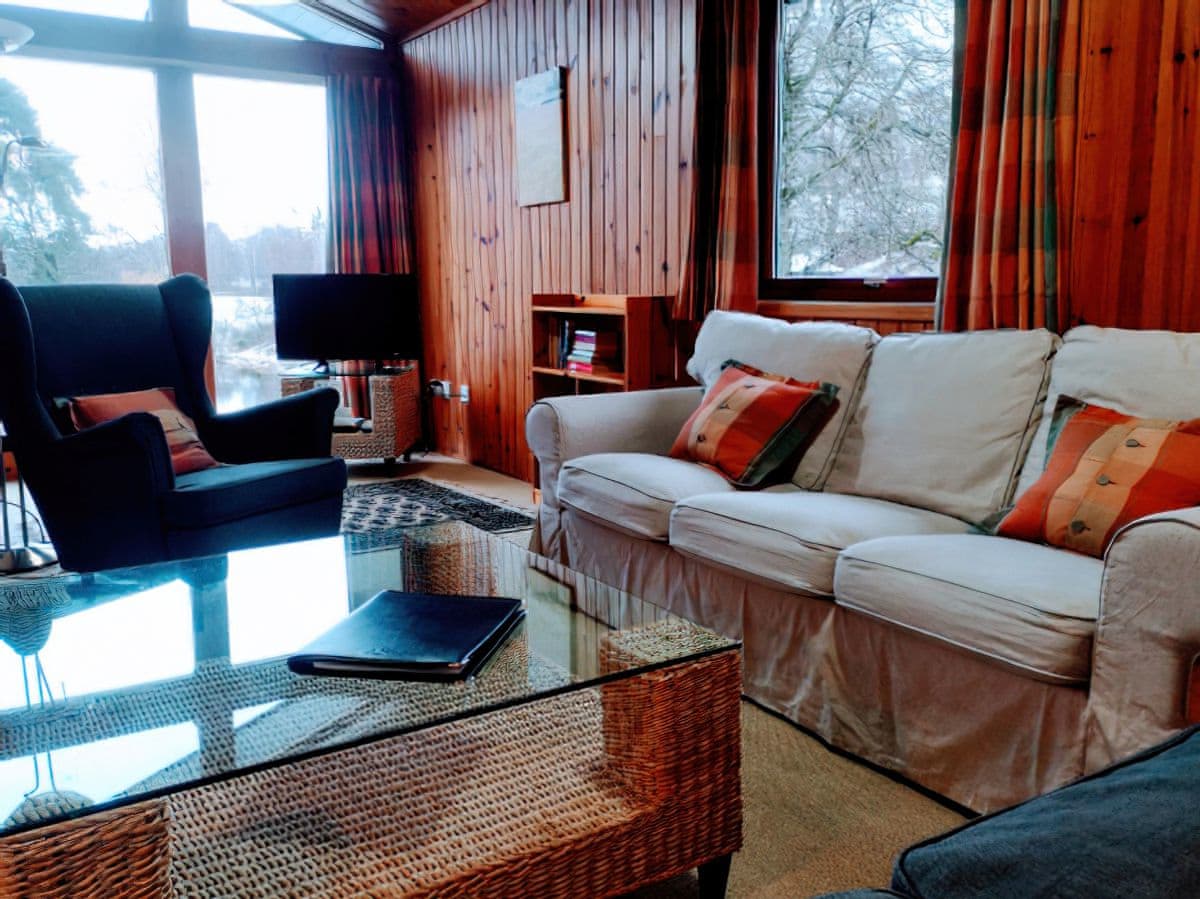 Cedar Chalet 10, listing photograph 3