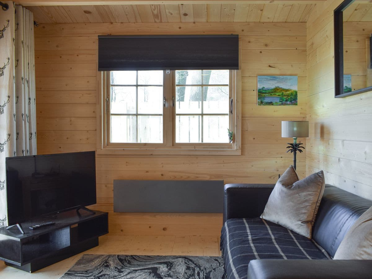 Pinewood Cabin, listing photograph 9