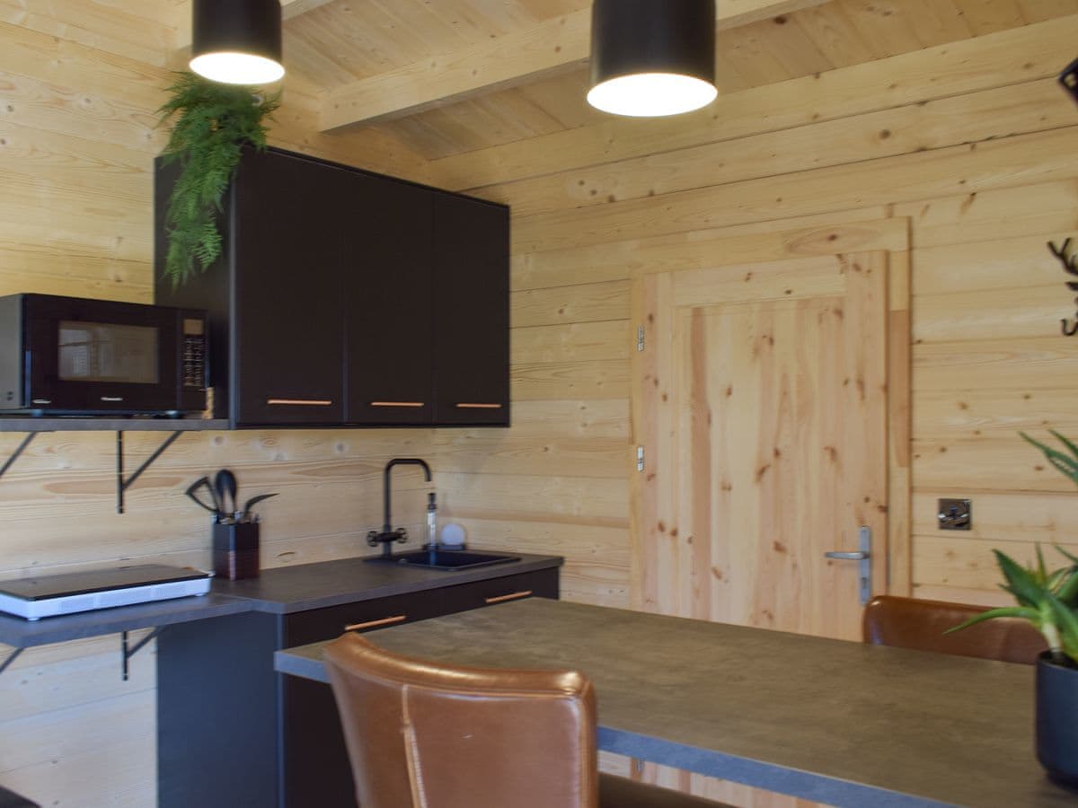 Pinewood Cabin, listing photograph 10