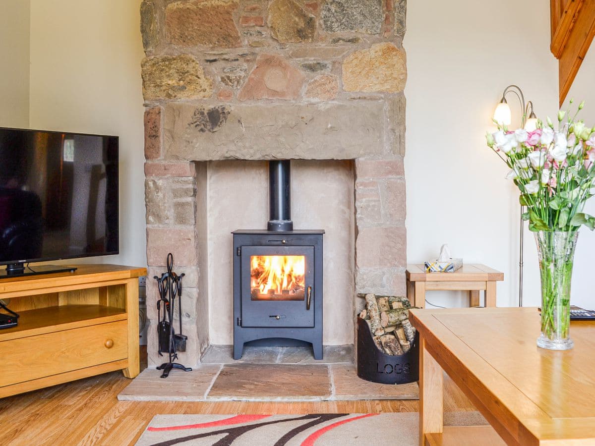 Woodside, listing photograph 4