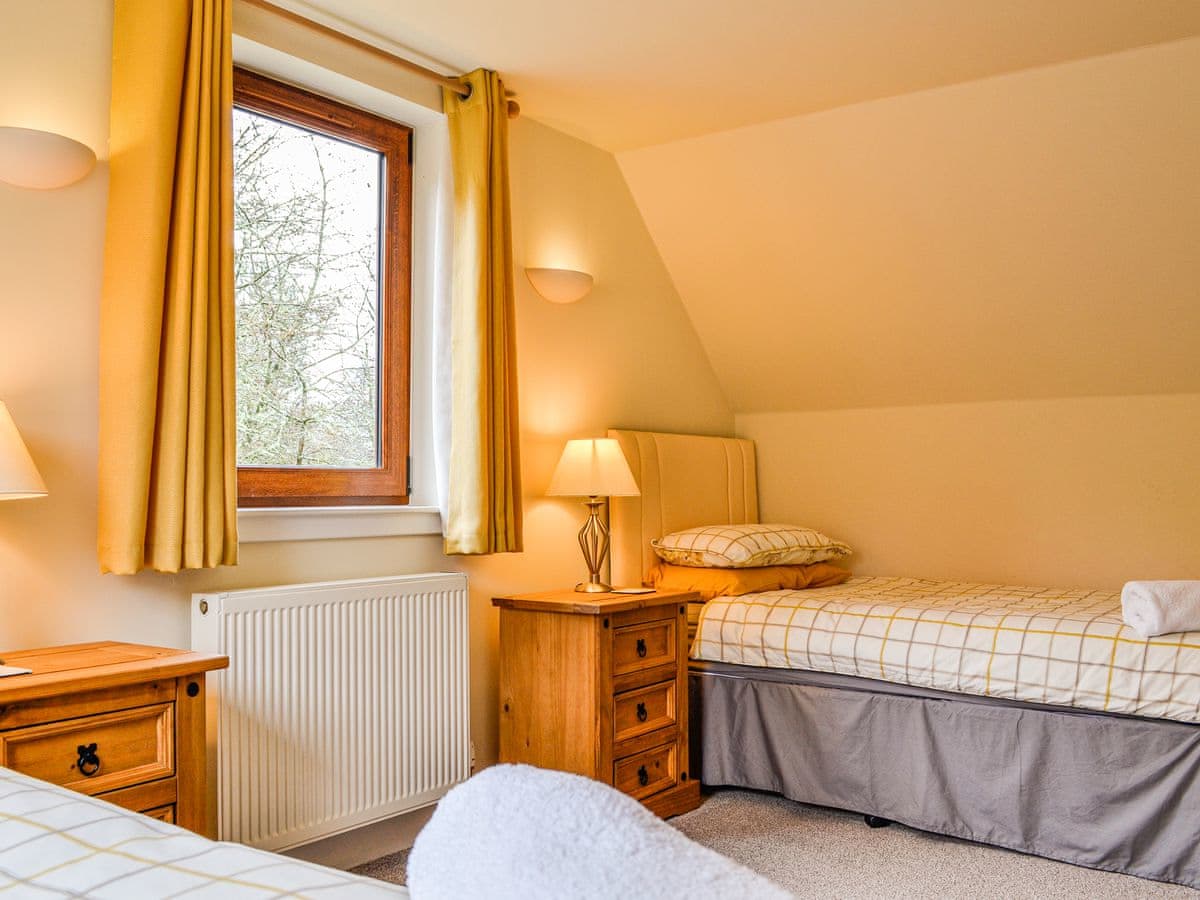 Woodside, listing photograph 9