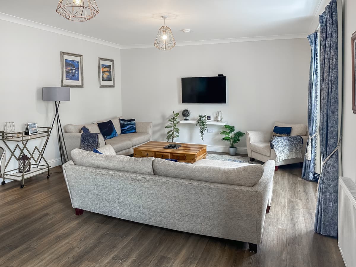 Airds Apartment, listing photograph 2