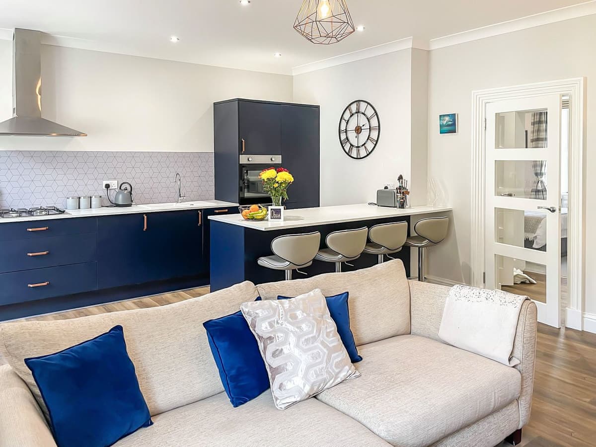 Airds Apartment, listing photograph 4