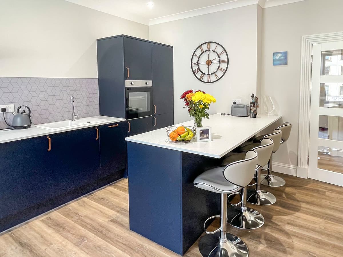 Airds Apartment, listing photograph 5