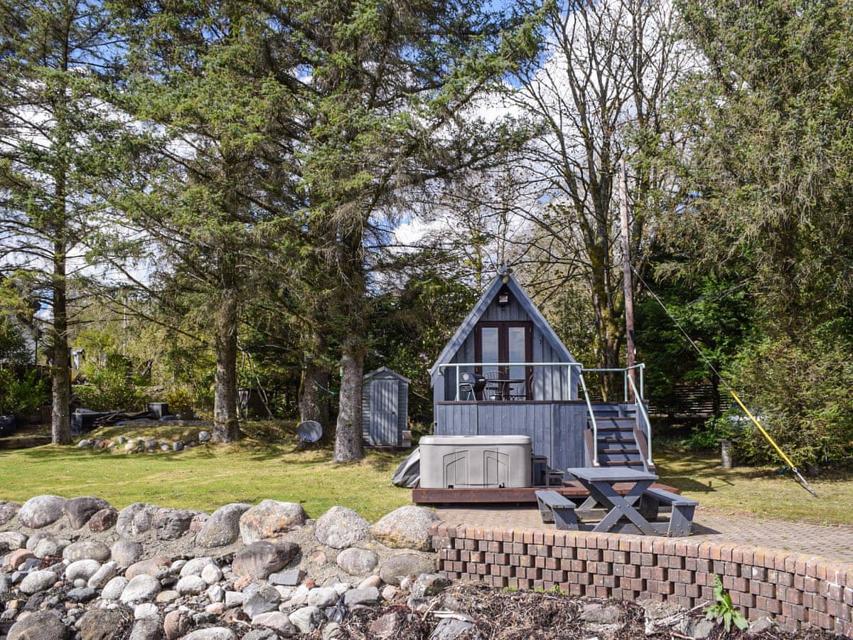 Dundonald Landing - Lochside Chalet, listing photograph 2