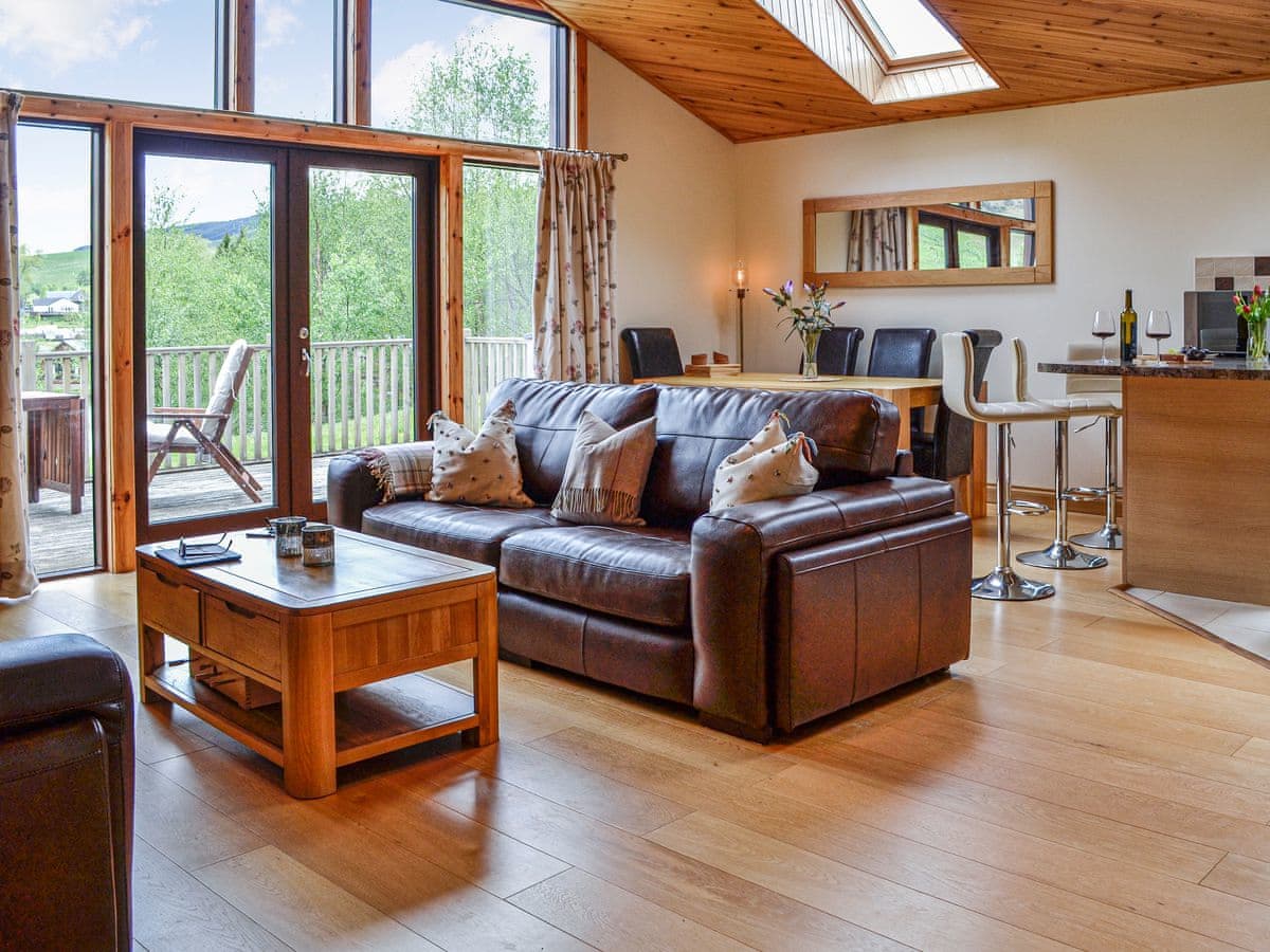 15 Glengoulandie Lodge, listing photograph 3