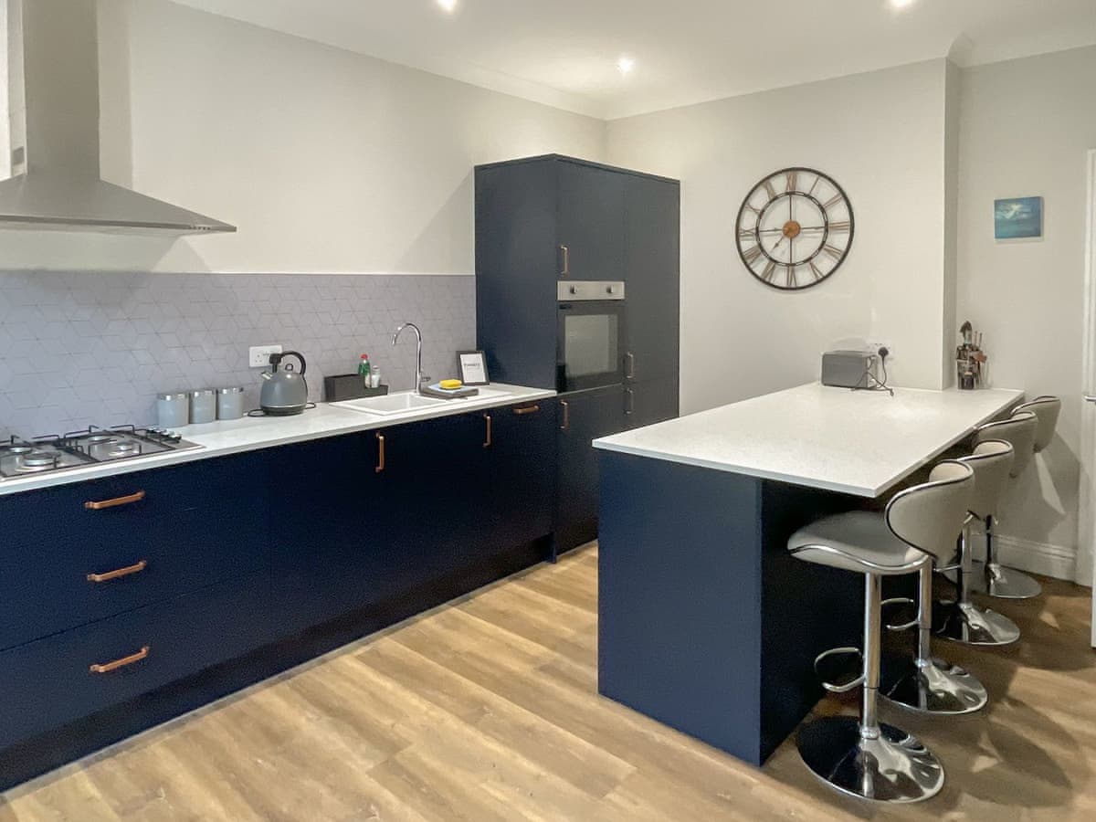 Airds Apartment, listing photograph 6