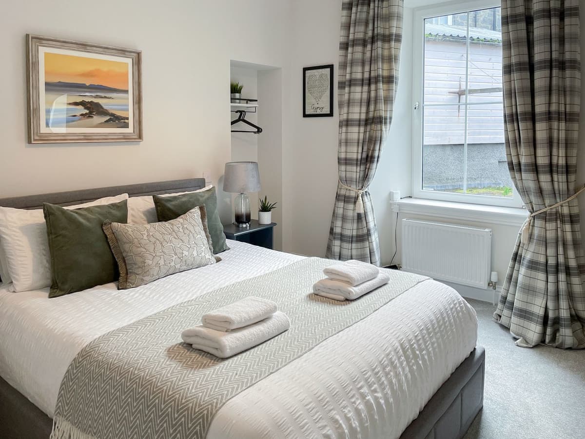 Airds Apartment, listing photograph 8