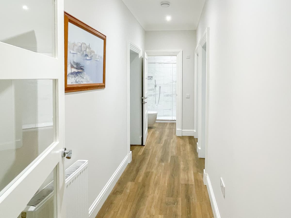 Airds Apartment, listing photograph 11
