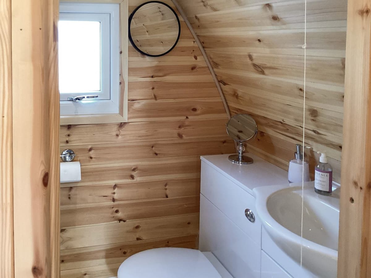 The Dalmore Pod, listing photograph 5