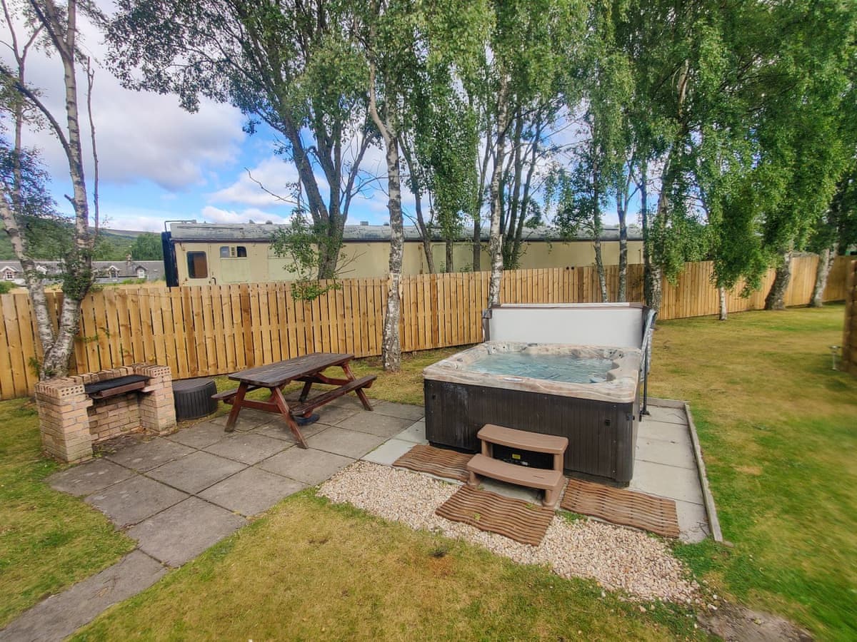 Holly Lodge, listing photograph 12