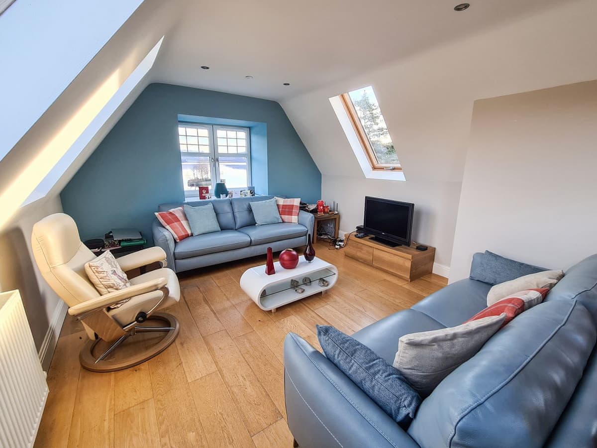 Lochside Holidays - Lochside Apartment, listing photograph 2
