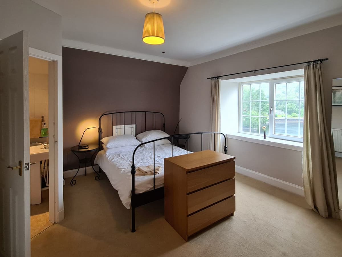 Lochside Holidays - Lochside Apartment, listing photograph 4