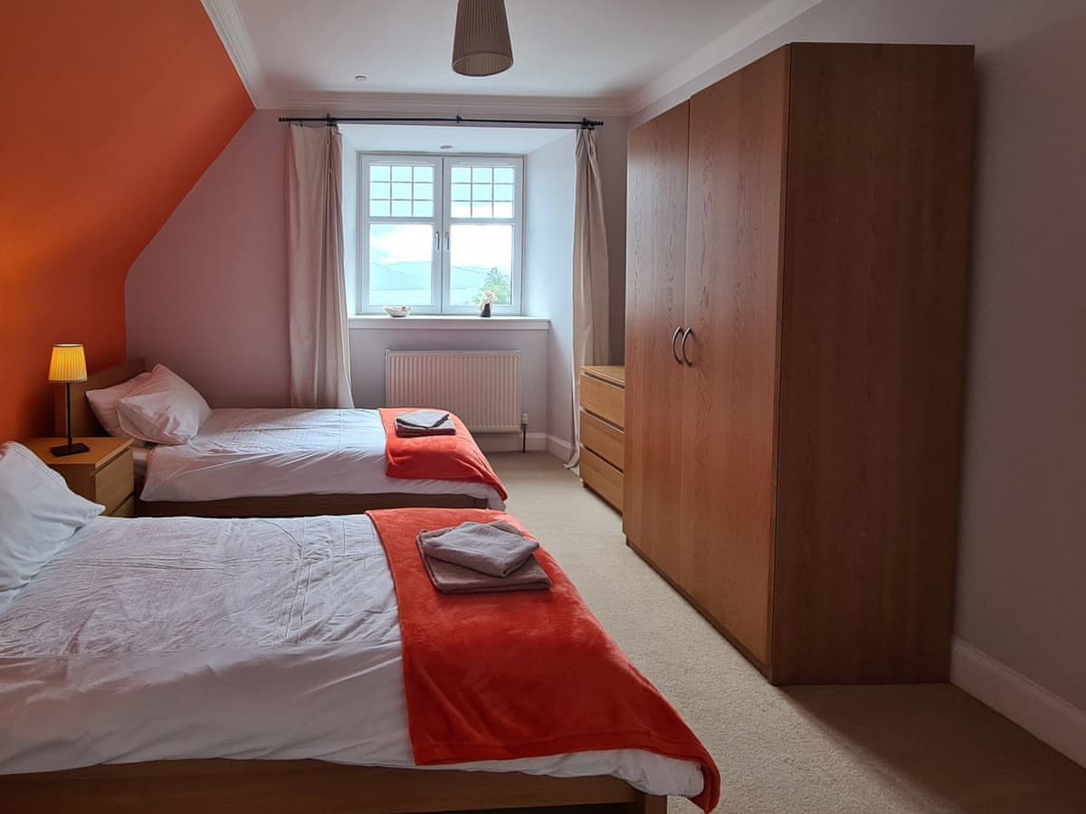Lochside Holidays - Lochside Apartment, listing photograph 6