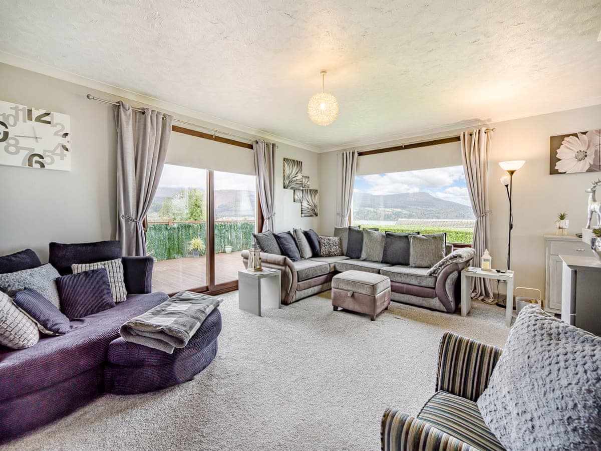 Highview, listing photograph 5