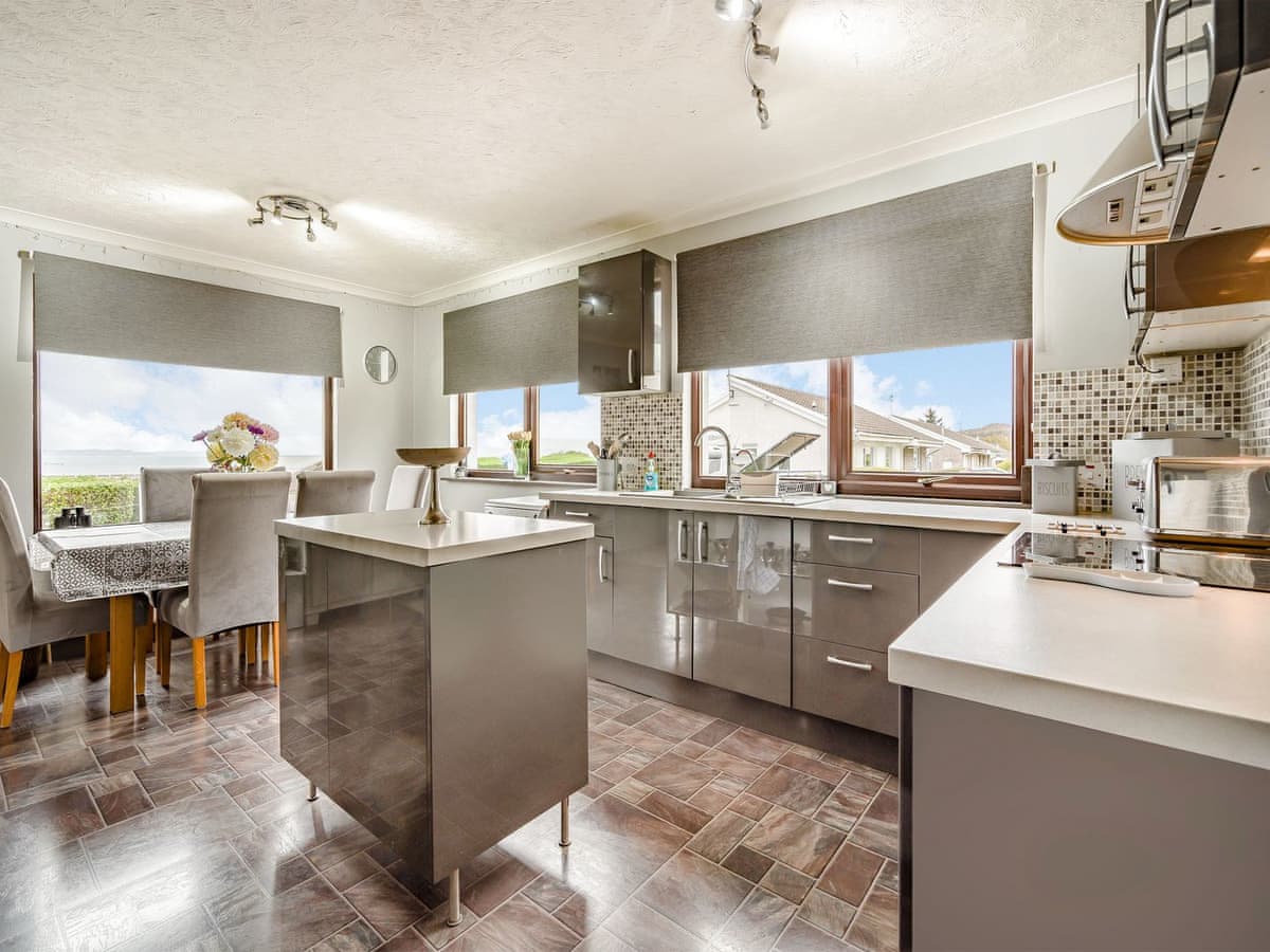 Highview, listing photograph 9