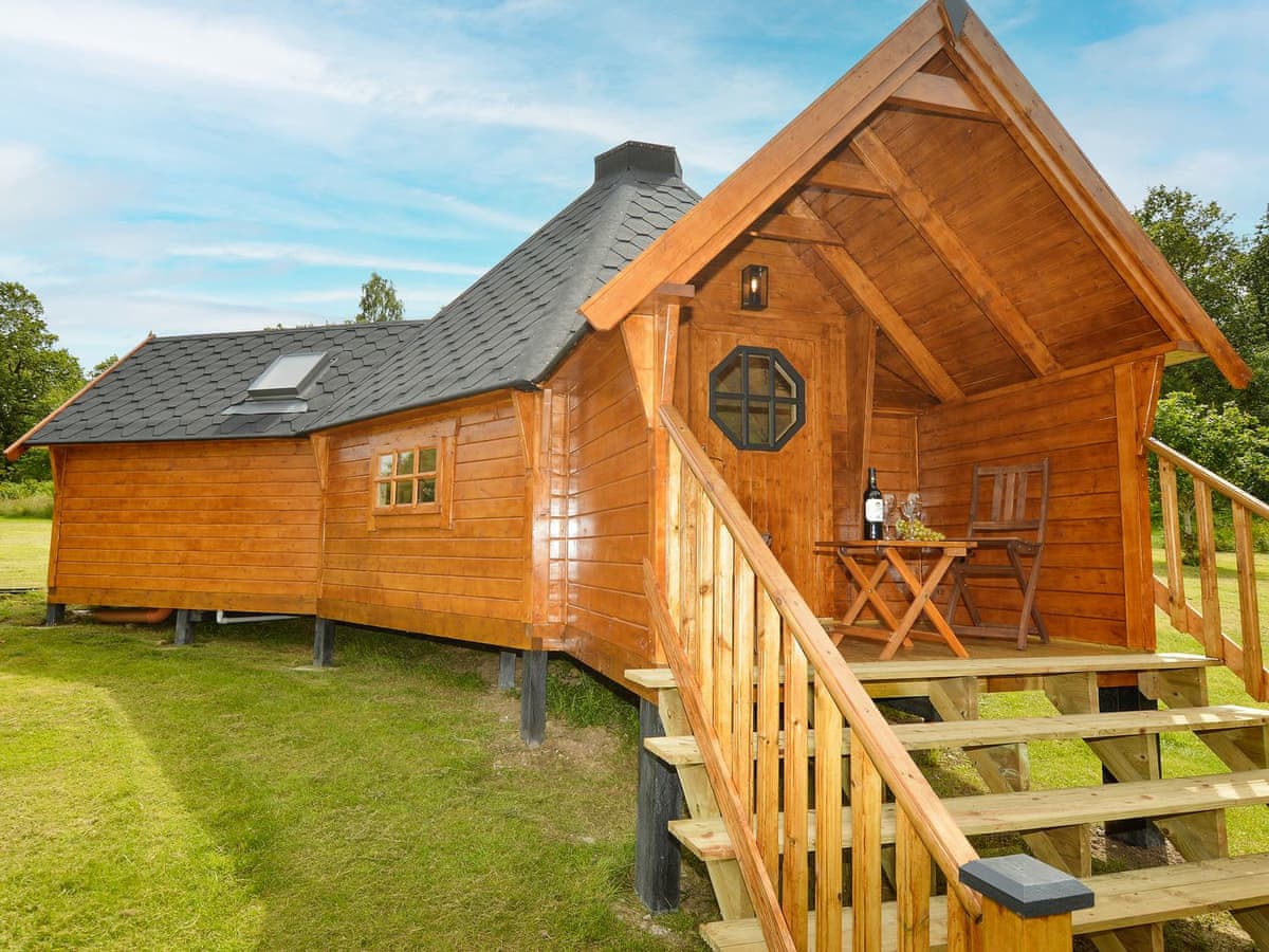 Seal Point Cabin, listing photograph 2