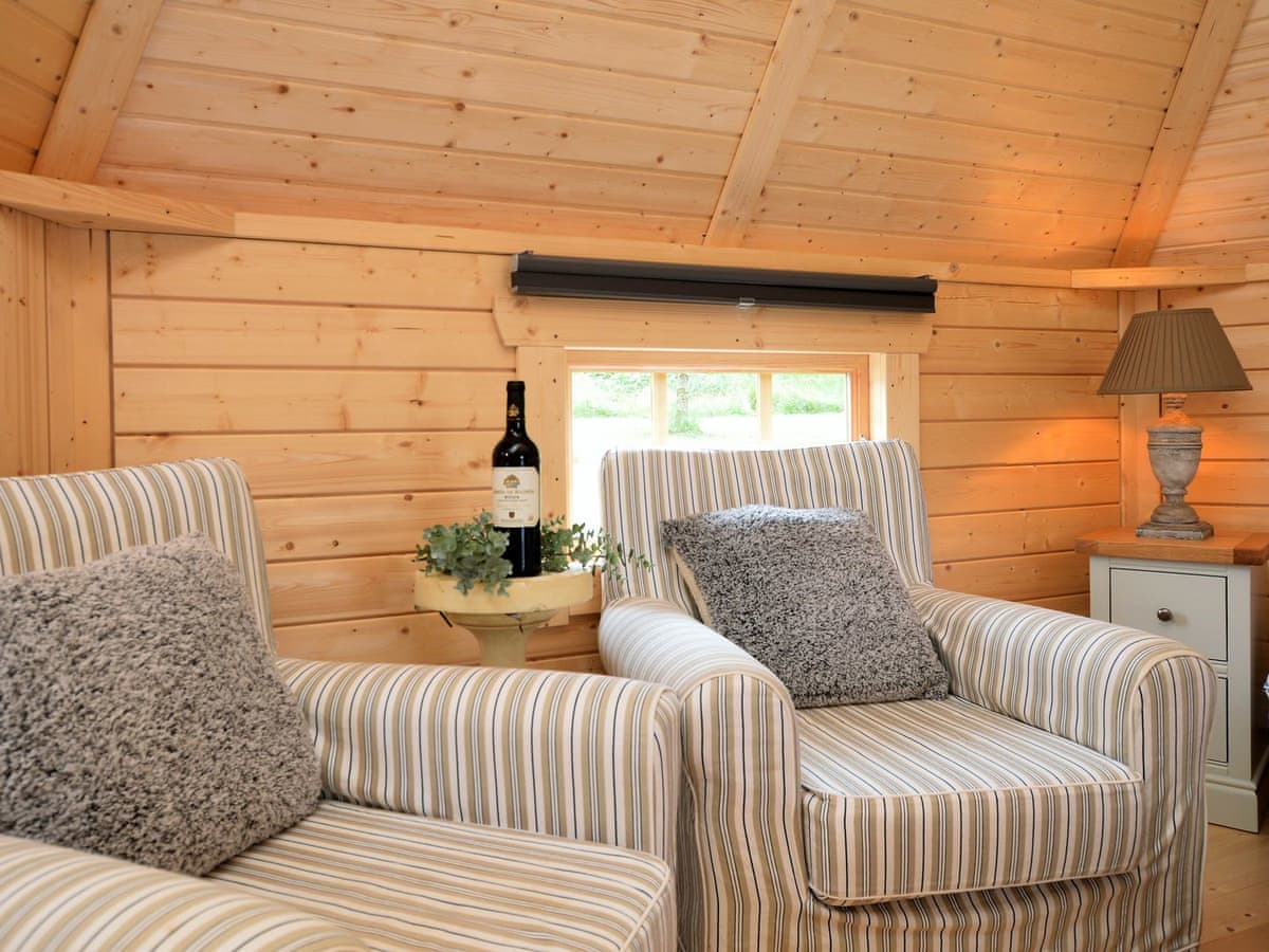 Seal Point Cabin, listing photograph 4