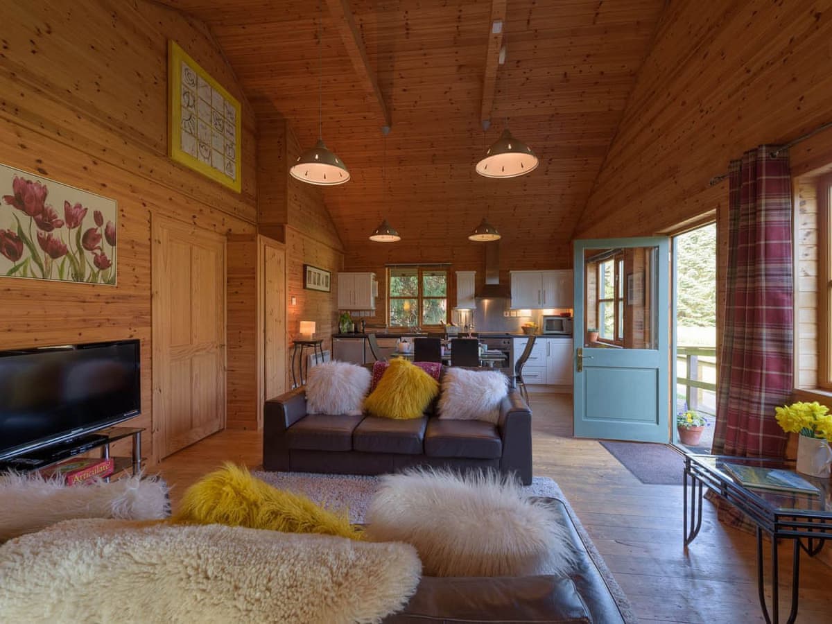 Woodend Lodges- Ben Macdui, listing photograph 6