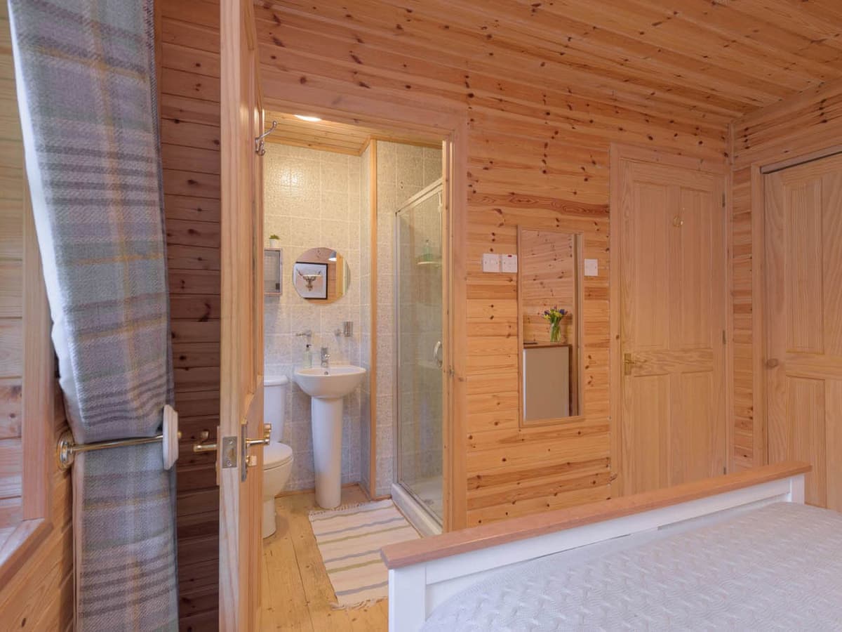 Woodend Lodges- Ben Macdui, listing photograph 11