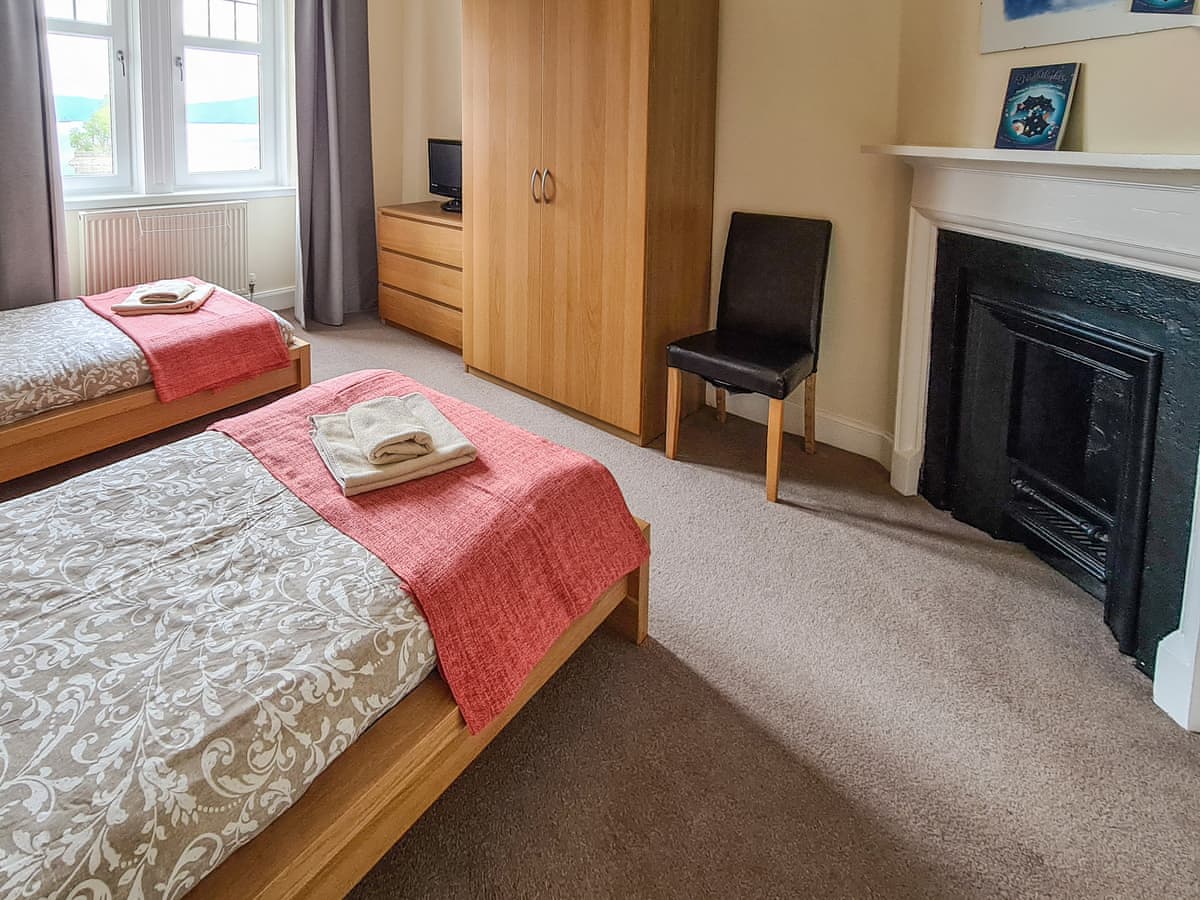 Lochside Holidays - Lochside House, listing photograph 11