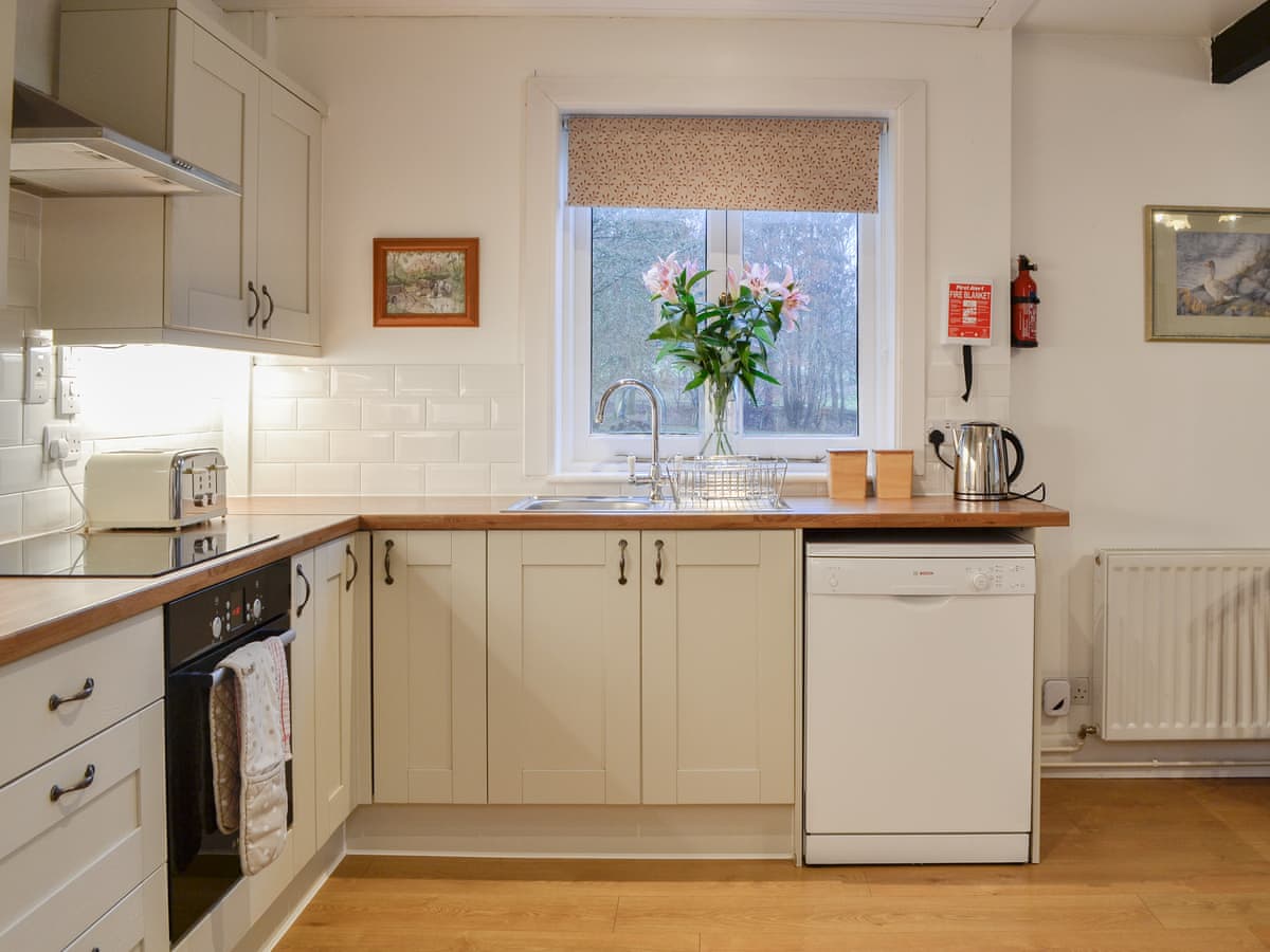 Ardblair Castle Cottages - The Coach House, listing photograph 6