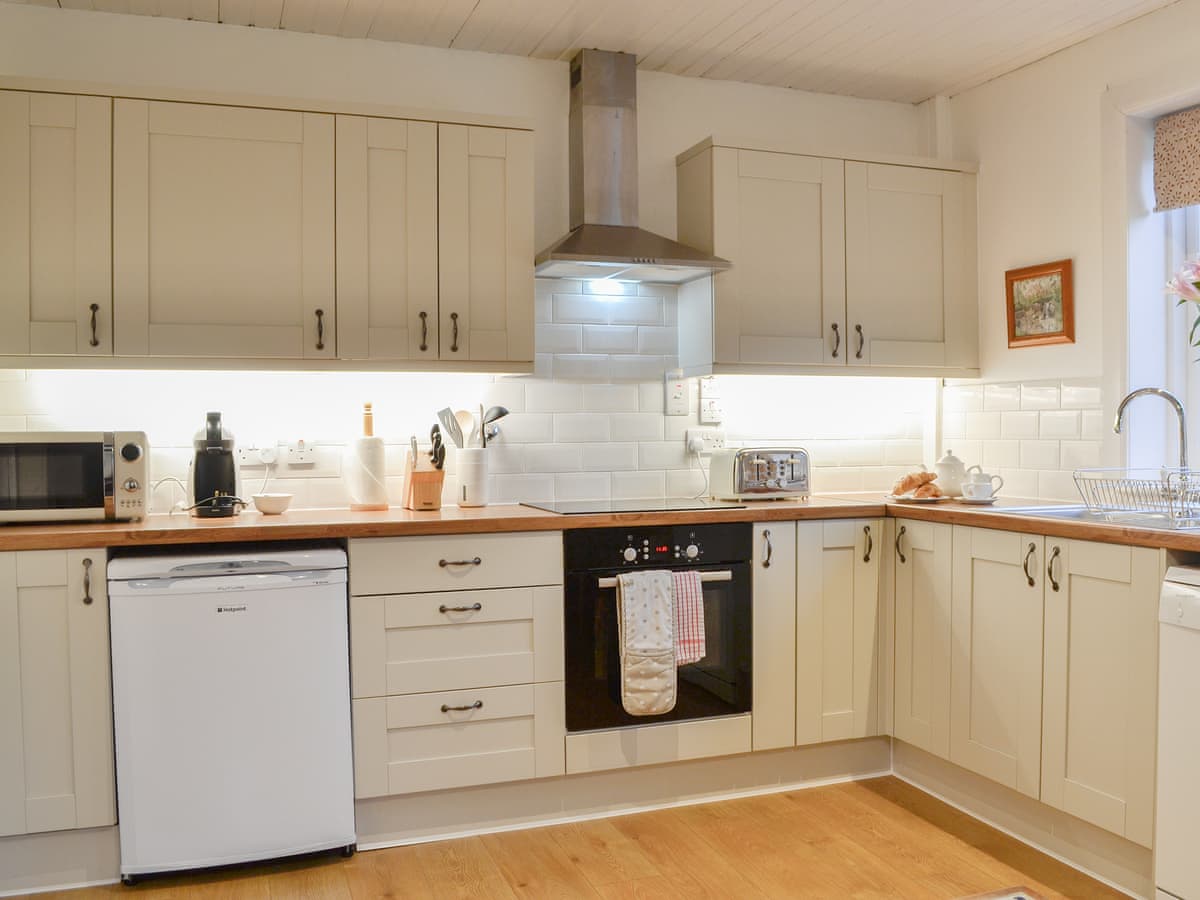 Ardblair Castle Cottages - The Coach House, listing photograph 7