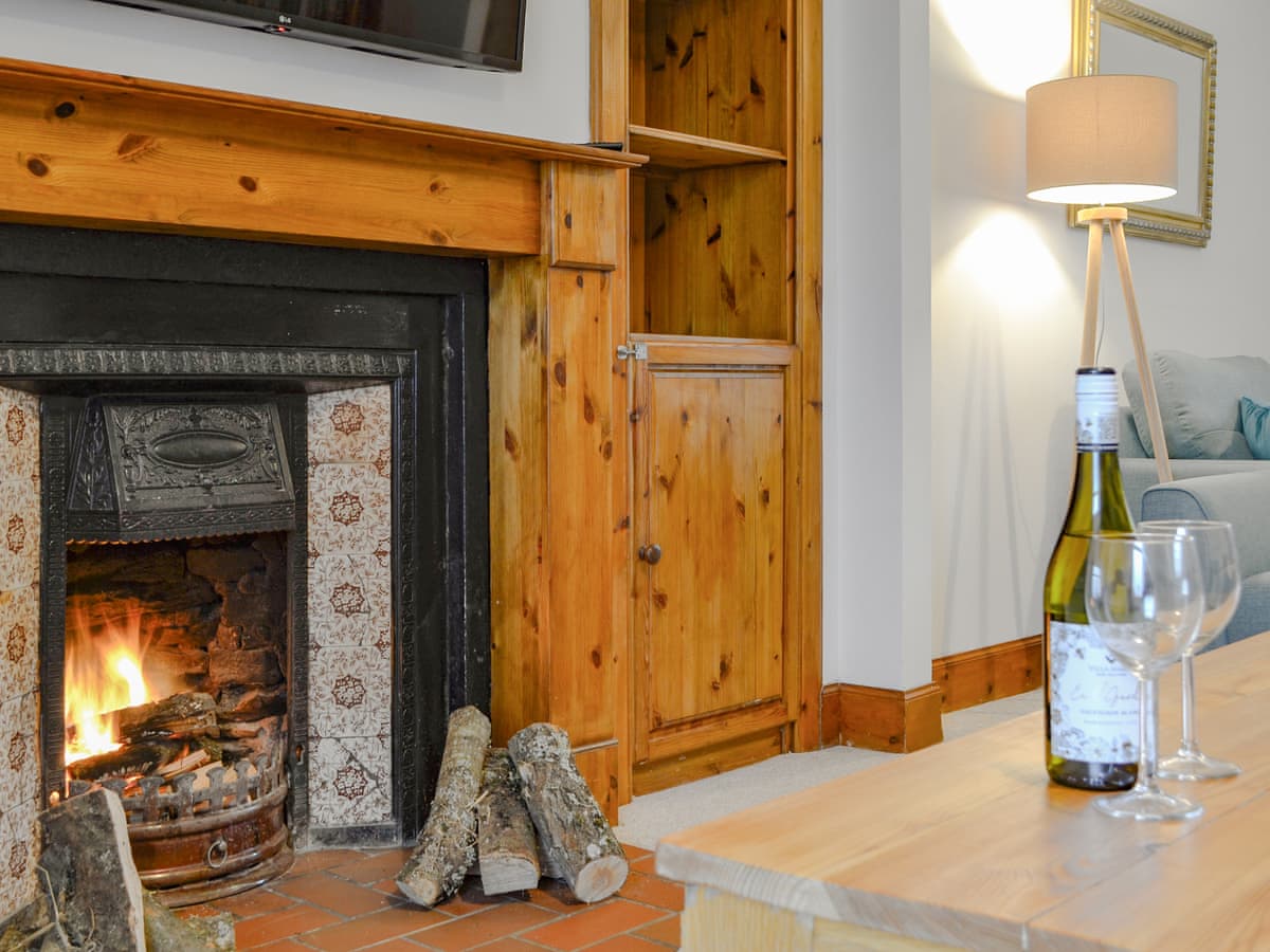 Woodside Farmhouse, listing photograph 4