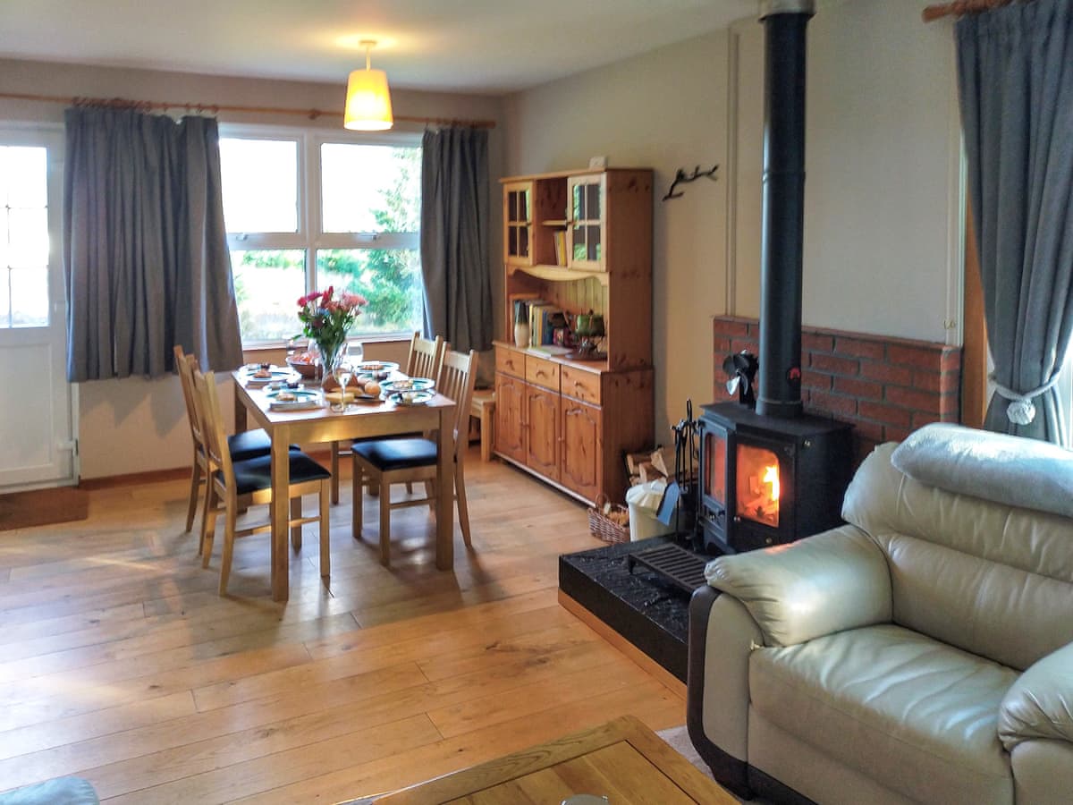 Pine Cottage, listing photograph 4
