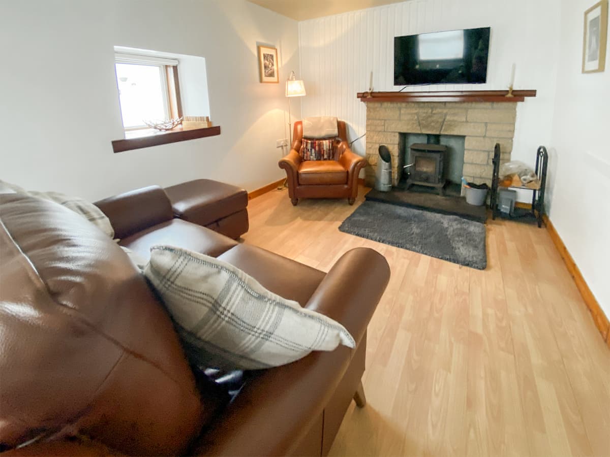 Riverside Cottage, listing photograph 2