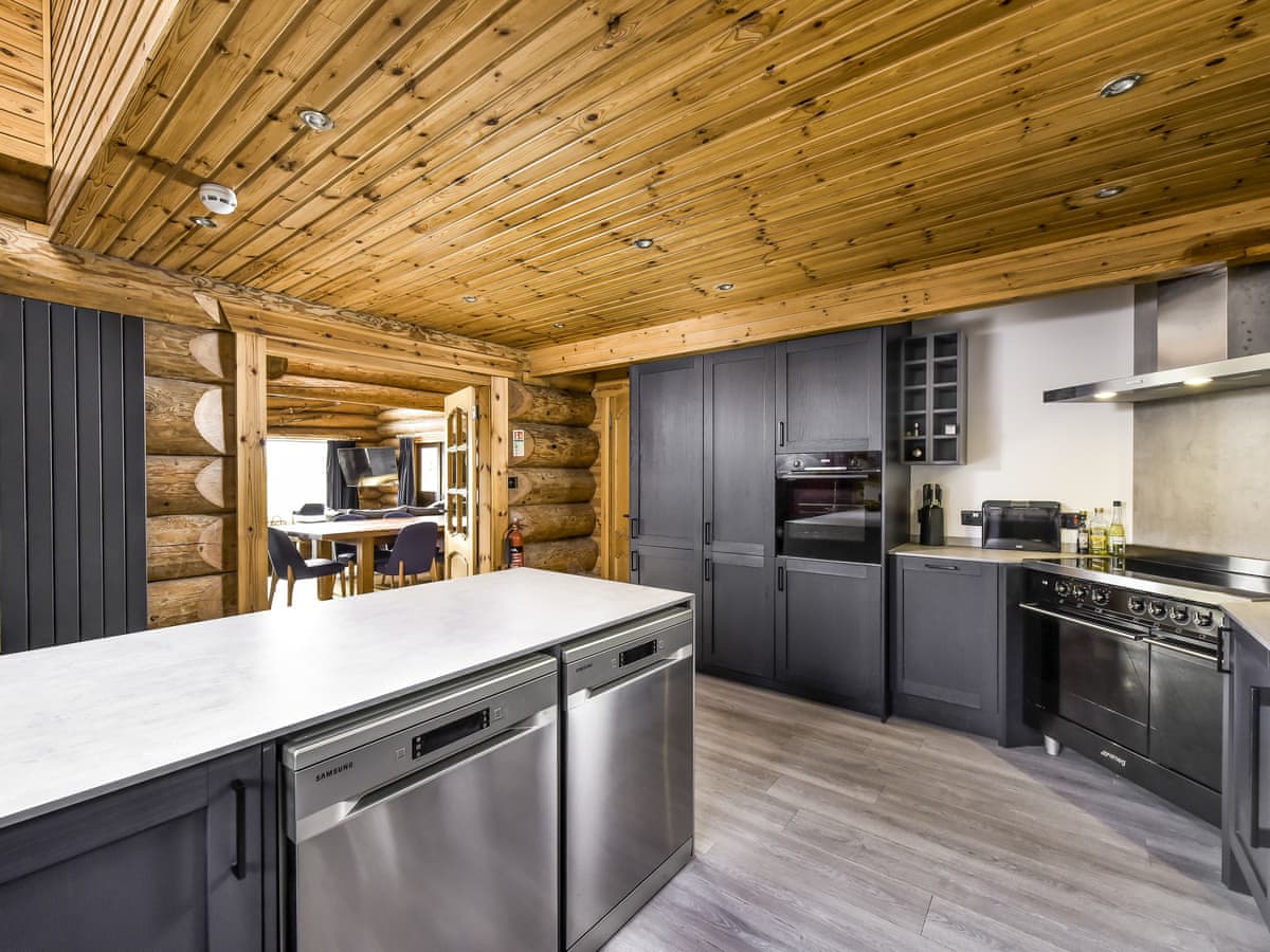 Mountain Bear Lodge, listing photograph 11