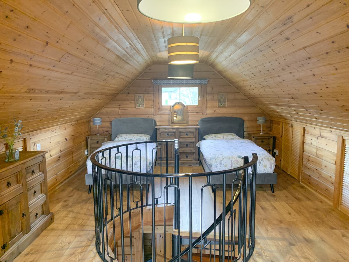 Dontra Log Chalets - Dontra Log Chalet 1, listing photograph 9
