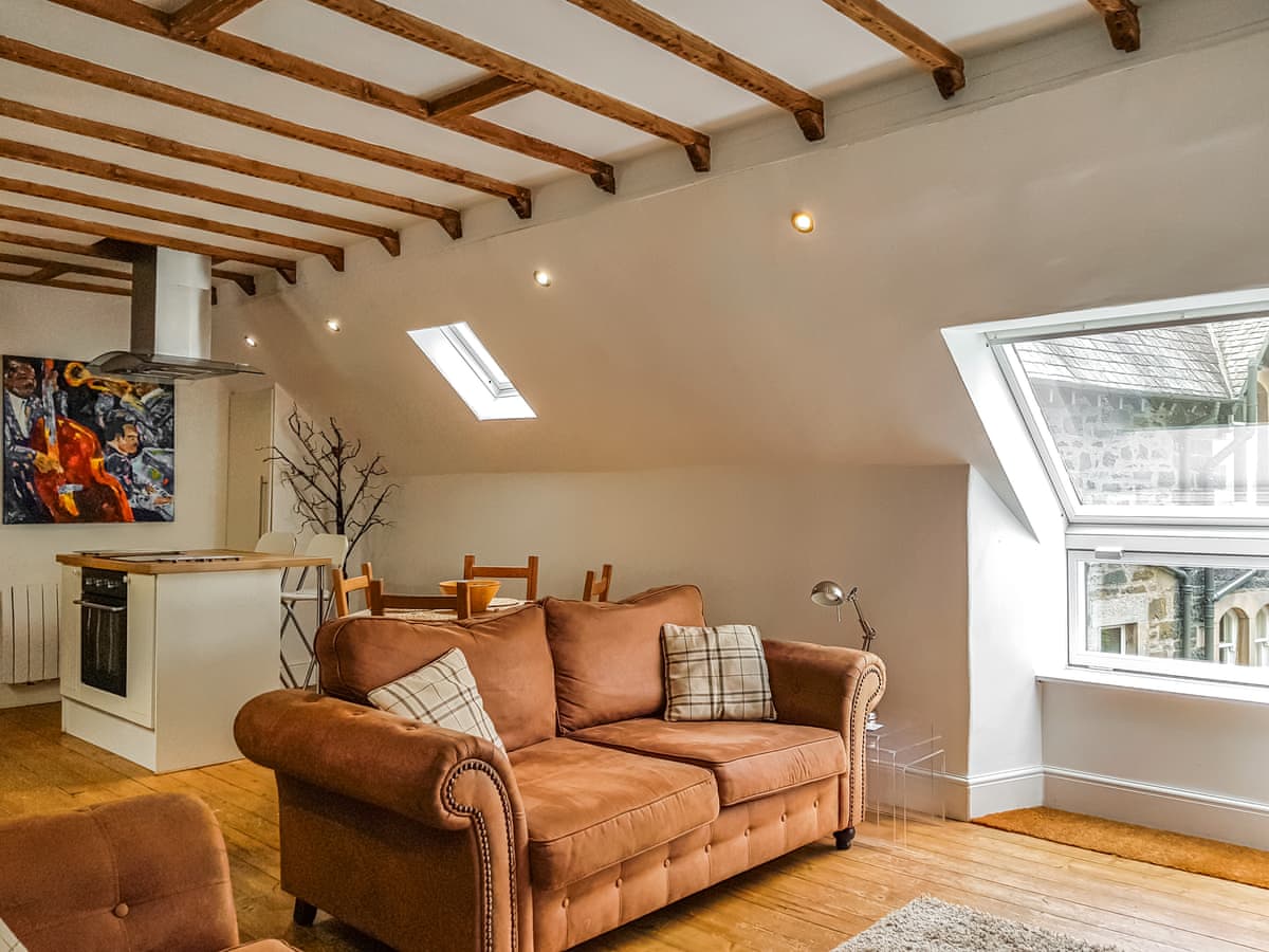 Craigdarroch Cottage, listing photograph 3