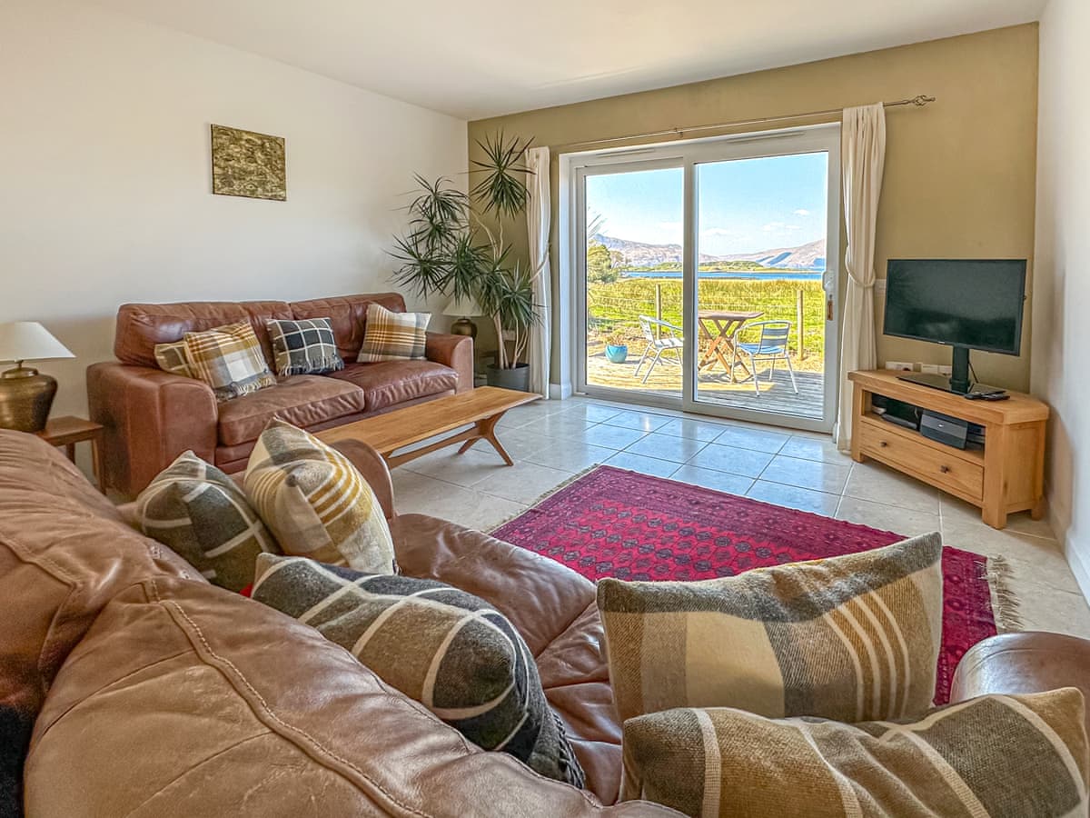 Lurach - Sealladh Apartment, listing photograph 2
