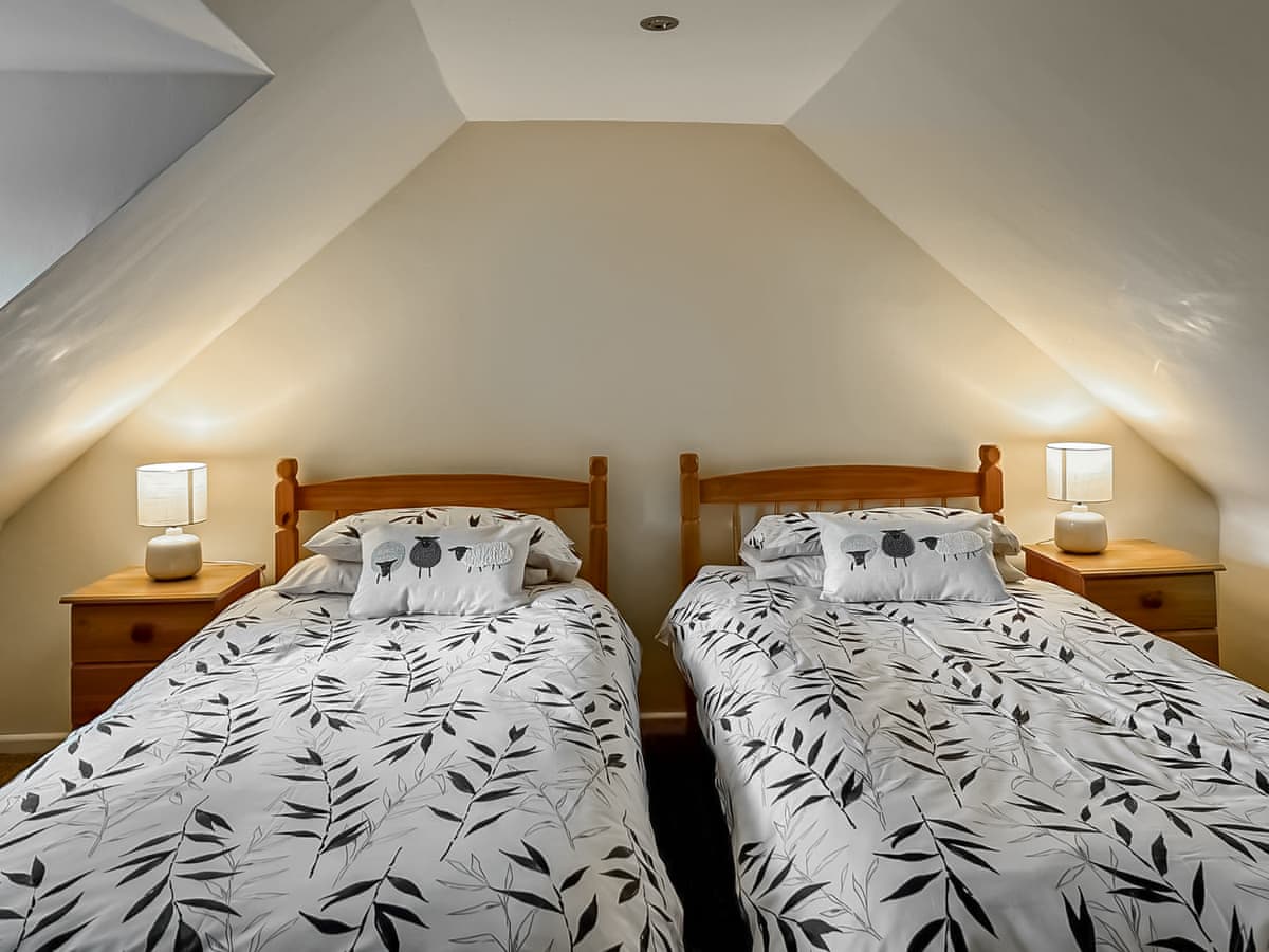 Eleven Diabaig Cottage, listing photograph 12