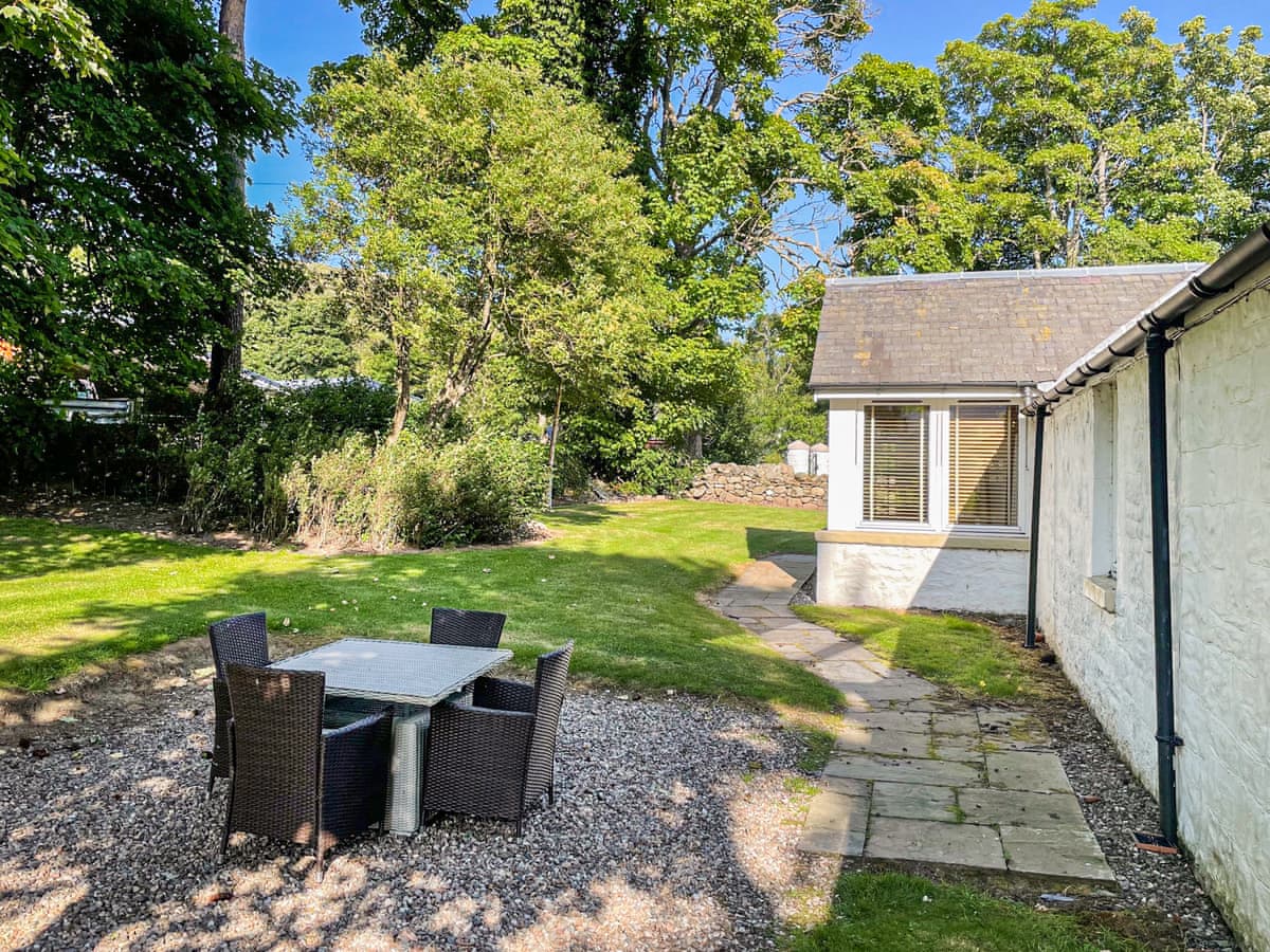 Glen Clova Getaways - Brandy Cottage, listing photograph 2